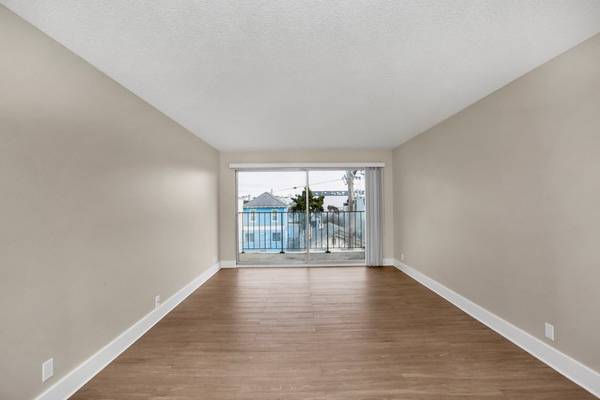 $3,595 / 1hab - 740ft2 - CAMINA AL PRESIDIO/SEACLIFF~PISO SUPERIOR RICHMOND 1HAB 1BA CON BALCÓN PRIVADO (Outer Richmond)63668111603971120