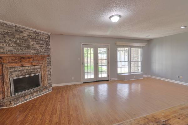 $194,900 / 3br - 1735ft2 - Fixer-upper on double lot ready for renovation (Marrero)64151638376835123