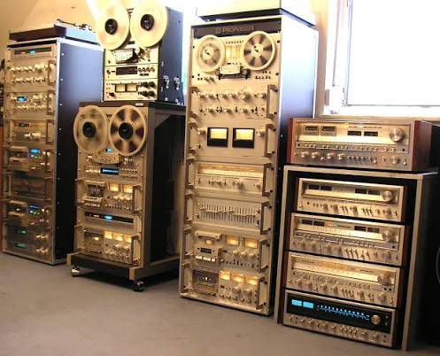 Buying all HIFI Equipment - Amplifiers, Preamps, Speakers, etc 1