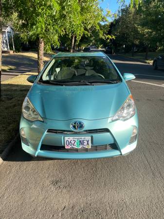 En venta: Toyota Prius C Three 2014 — ¡En excelentes condiciones! - $10,500 (Portland)63618490504707121