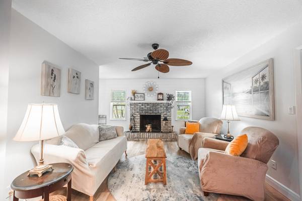 $375,000 / 3br - 1712ft2 - Hagamos un Trato / Vendedor Motivado. 🏡Mira Este Paraíso Tropical Actualizado (PSL)63823722998531124