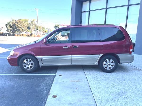 2005 Minivan 73k miles, Kia Sedona; non smoker, clean, 7 passenger 1