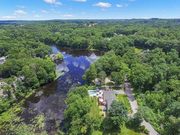 $1,199,995 / 3br - 2556ft2 - Impecable vivienda unifamiliar, mini-estancia/centro vacacional, privacidad, piscina, bañera de hidromasaje (Middleton, MA)63828617030019123