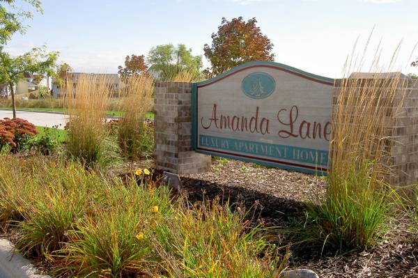$1,425 / 2br - 1100ft2 - Condo-Styled Two Bedroom plus d w/ attached  1 Car Garage in Sheboygan (4711 Amanda Lane, Sheboygan)63813312098305123