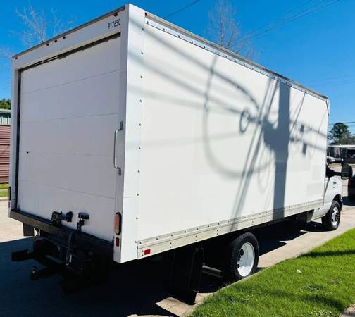 2019 Ford E350 16ft - Photo 6
