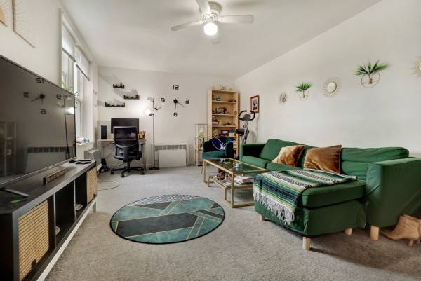 $275,000 / 1br - Charming Jr 1BR/1BTH in Elevator Building in Prime Sunnyside! (Sunnyside)64033630611969120