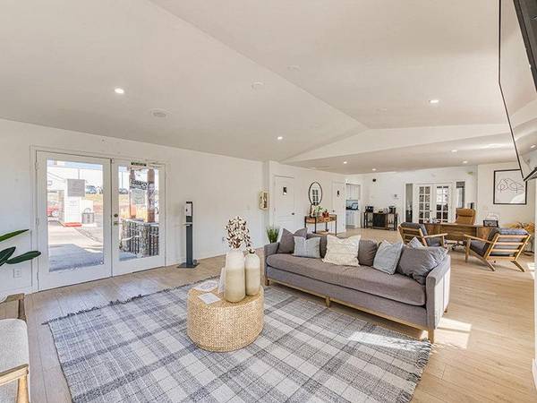 $1,299 / 1br - 644ft2 - Mature Trees and Landscaping, BBQ/Picnic Area, Courtyard, Free Weights (Colorado Springs Central by University Park South of Ac)63658196403587124