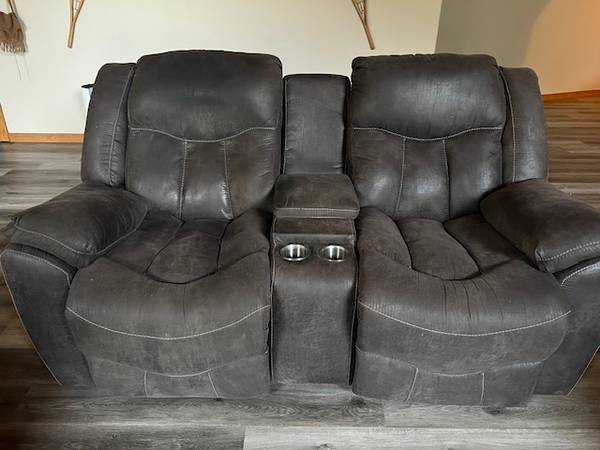 Free Dual Recliner with Center Console 1