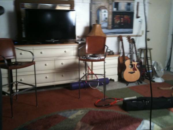 Looking to join a band or start one. Acoustic Guitarist/singer (Denver)64752699343747122