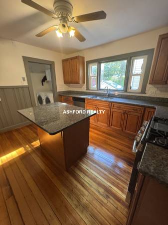 $2,600 / 2br - NEW LISTING TWO BDRM AV NOW OR OCTOBER FIRST PETS NEGOTIABLE (Waverley)63699373651457124