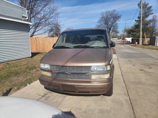 2001 chevy Astro Van - $3,950 (west des moines)636135538798111218