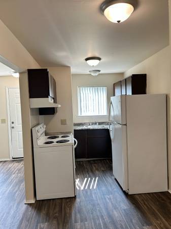 $1,175 / 2br - Heritage Glen has Townhomes available for June (Taylor)63926726554371121