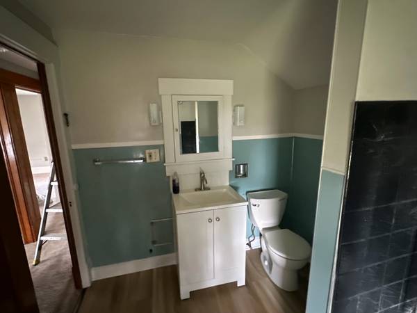 $1,295 / 3br - 1700ft2 - Bonita casa unifamiliar de 3 habitaciones y 1 baño en Canton cerca de Monument Park. (Canton)63621919481987123