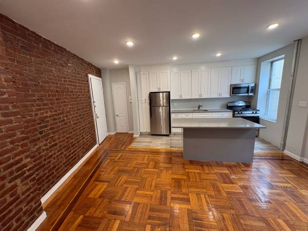 NEW*LISTING*GREAT*APT*MODERN*RENOVATED*RENT*STABILIZED 1
