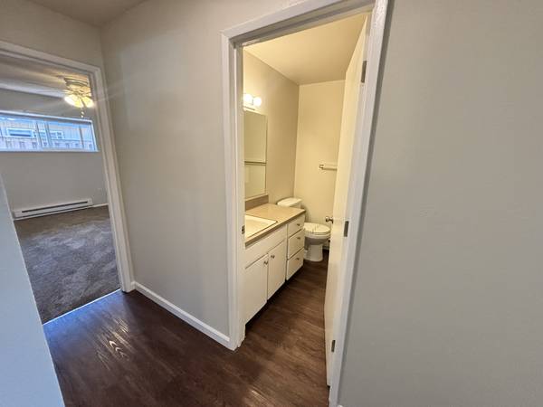 $1,625 / 2br - Beautiful 2 Bd in Gladstone! Style & Elegance meet Quaint & Convenient (Gladstone)63842022953345124