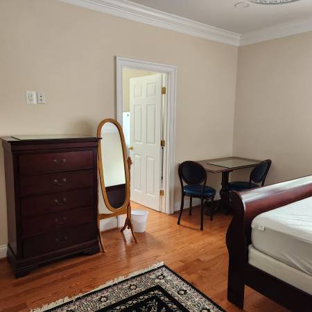 Habitación amueblada de $1,000 en una casa nueva de lujo para mujer (Springfield)63511860345345122