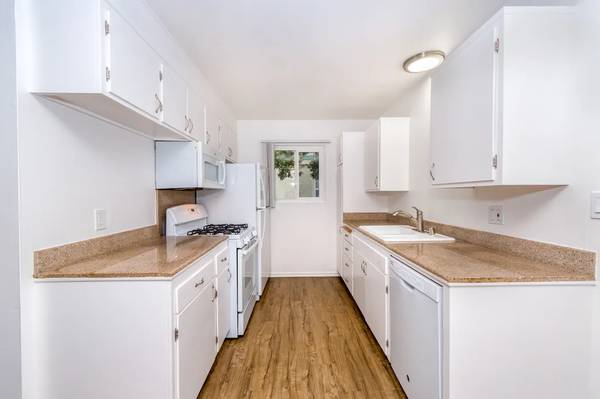 $1,909 / 1br - 1br - Light-Filled 1-Bedroom Apartment Steps from Valencia!! (One Henry Adams 1 Henry Adams St San Francisco, CA)63989799989506122