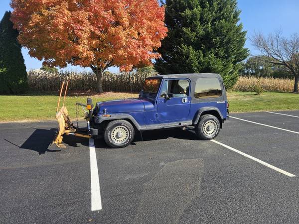 1988 Jeep Wrangler with snow plow - $4,500 (York)634357719399691223