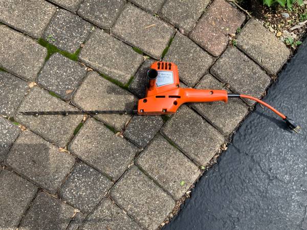 Podadora eléctrica Black & Decker de 13 pulgadas en venta