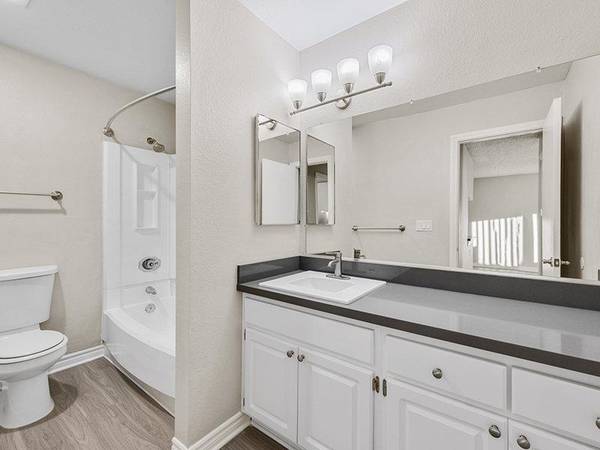 $2,895 / 2br - 909ft2 - Enjoy Effortless Commutes! Renovated 2 BR w/ Covered Parking (Shadowridge, Vista, CA)63701665578755121