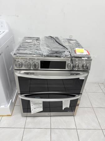 LG DOUBLE OVEN GAS RANGE 1