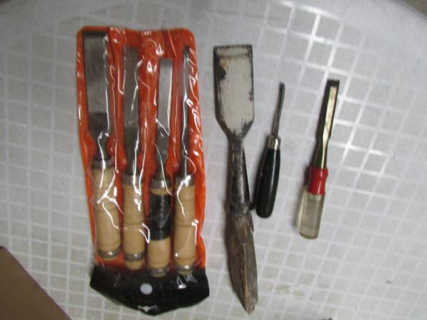 6 wood carving chisels 1/4 to 1 1/2 inch wide 1