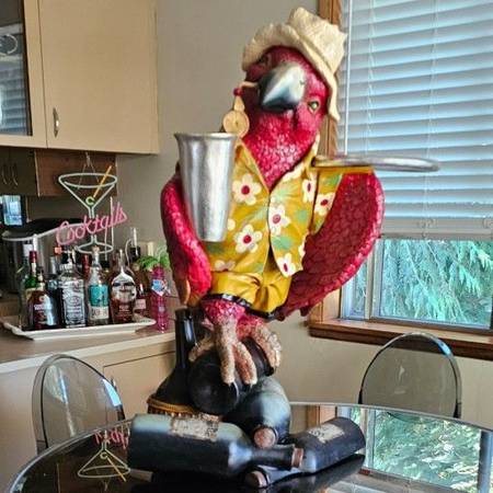 Estatua de loro de resina para bar Tiki de 3 pies con bandeja de servicio y mayordomo - $500 (Auburn)63471460050305123