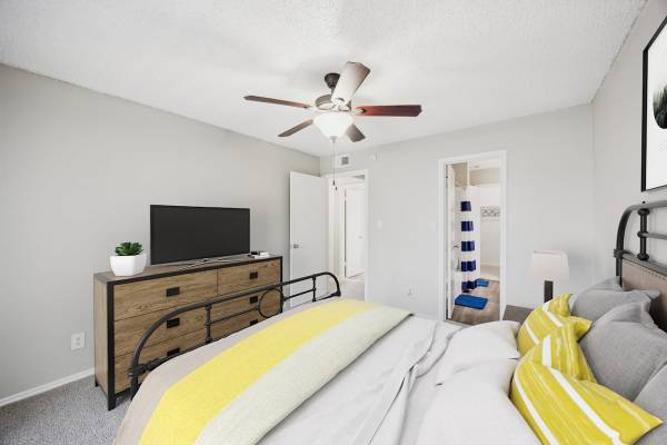 $1,625 / 2br - 929ft2 - Washer Dryer Connections, Reserved Covered Parking, Clubhouse (2700 Martin Dr, Bedford, TX)63936225761667123