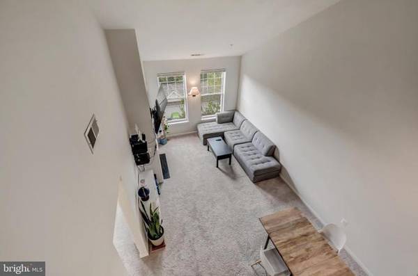 $1,600 / 1br - 877ft2 - Hermoso departamento de un dormitorio y un baño con ático, ubicado en una comunidad cerrada (Fairfax)63822012019331123