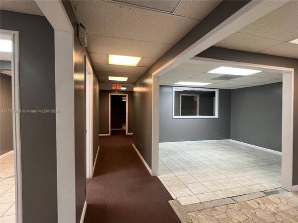 $6,500 / 4000ft2 - 4000 SF Commercial Space – Lease Re-Assignment – High Traffic on Midwa (Fort Pierce)63799712144899122