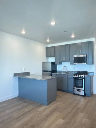 $1,650 / 9999ft2 - ****OVERSIZED NEWLY RENOVATED STUDIO REVERE**** (REVERE)63810012988035122