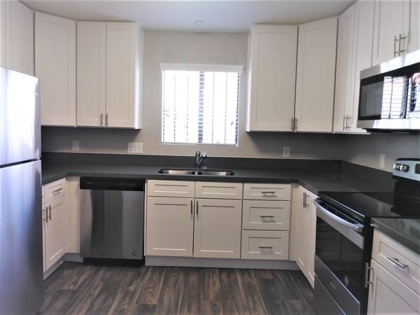 $2,165 / 2br - 1050ft2 - Apartamento de 2 dormitorios y 2 baños en Palm Springs, CA63686282457217120