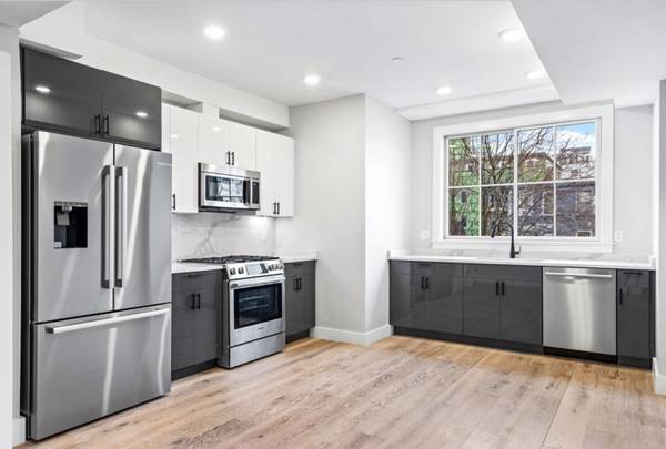 $4,000 / 2br - Somerville 2 Bed/2.5 Bath | Pet Negotiable | Near Union Square63699313925761123