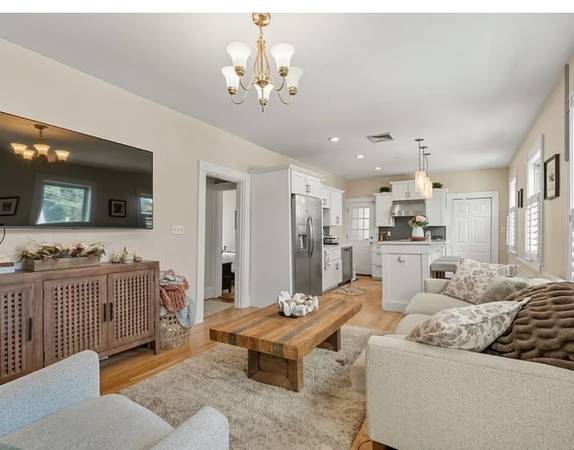 $3,600 / 3br - 1300ft2 - 3 Bed 1 Bath available in Neponset (Dorchester)63951007086851121