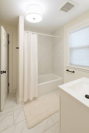 $3,000 / 3br - 2000ft2 - Newly Renovated 3-Bedroom Apartments in Bronzeville – Modern Finishes (Bronzeville)64041644808707122