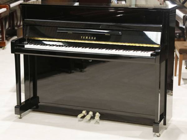 2009 Yamaha B113 Piano. FREE 1 YEAR WARRANTY. 1
