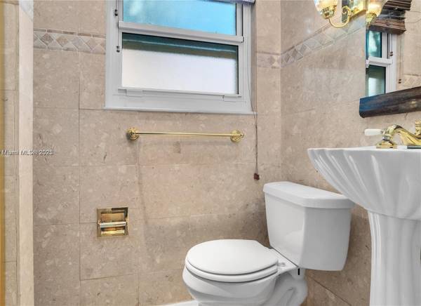 $699,000 / 3br - 2180ft2 - 3B/3B House with Pool (Hollywood Beach)63906441339650124