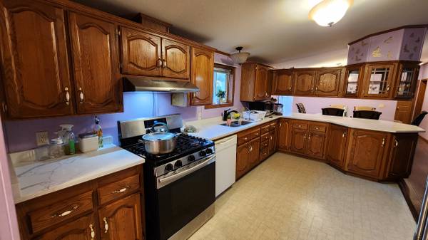 $95,000 / 3br - 1680ft2 - Private Outside Treed Landscaped Lot!  No Neighbors Behind! (Maplewood)63990228854275121
