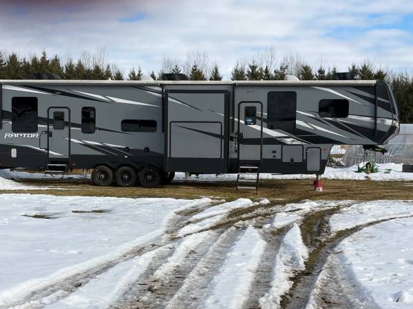 2020 Keystone Raptor 425 1