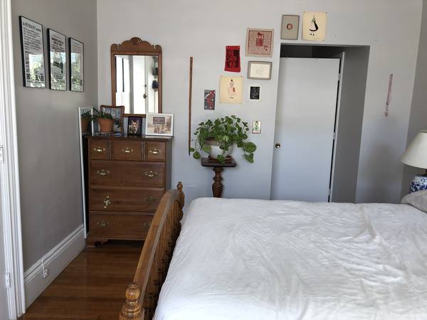 $1,200 / 1br - Sunny two-room studio in Union Square for short-term lease 11/6 - 12/2 (Somerville)63817540072195121