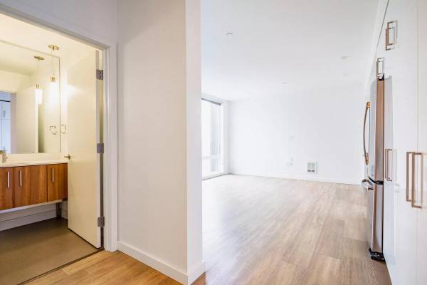 $2,050 / 1br - 597ft2 - Fitness Center, Rooftop Pet Pad, High End Finishes (West Seattle)64031309774337124