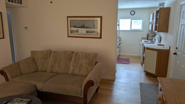 $1,950 / 1br - 560ft2 - Fully furnished 1 Bedroom guest house all utilities/internet included (MOUNT SHASTA)63678184712193120