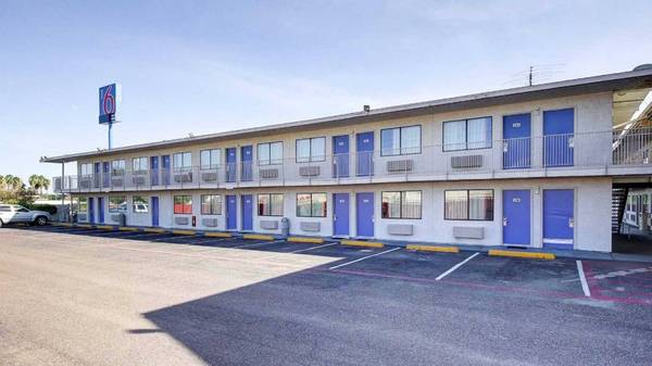 $50 / 1br - $50 per night – Studio6 Extended Stay Motel in Laredo (Laredo)63662034842369121