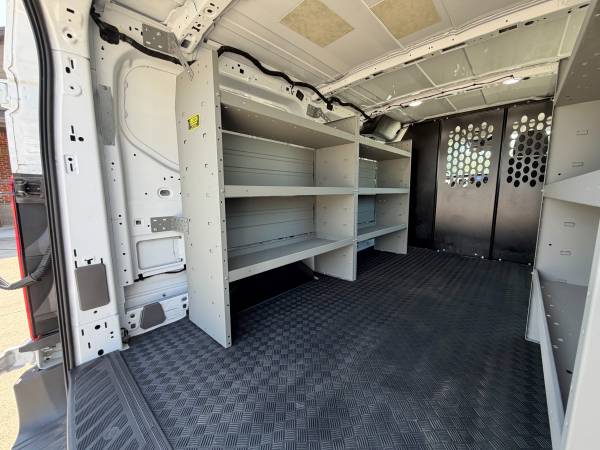 2025 Ford Transit T-250 - Photo 10