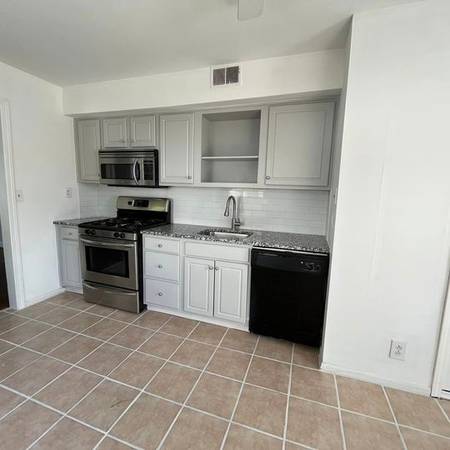 $1800.00 / 3br - 1074ft2 - AVAILABLE DECEMBER 1 - Saint Matthews 3 bed 1 bath house, fenced yard64008826468226123