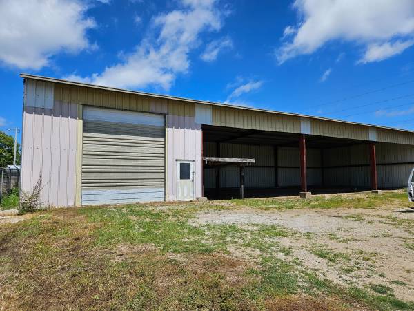 $900 / 3600ft2 - Storage Building & Fenced In Space63755636085635121