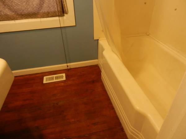 $490 / 3br - 164ft2 - área RTP mujer madura habitación en casa individual a pie del centro comercial (North Raleigh)63685998159361123