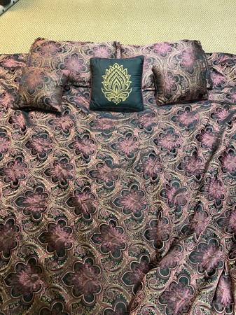 Queen comforter set 1