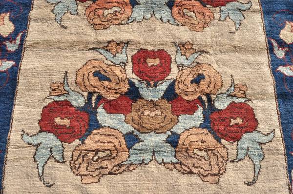 Handwoven Rose Floral Village Rug - 9 ft. 4 in. by 6 ft. 2 in. 1