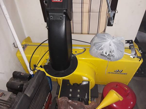 John Deere 44 inch snowblower 1
